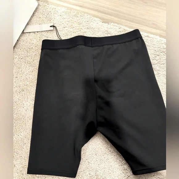 Fear of God Essential Shorts - Picture 2 of 2